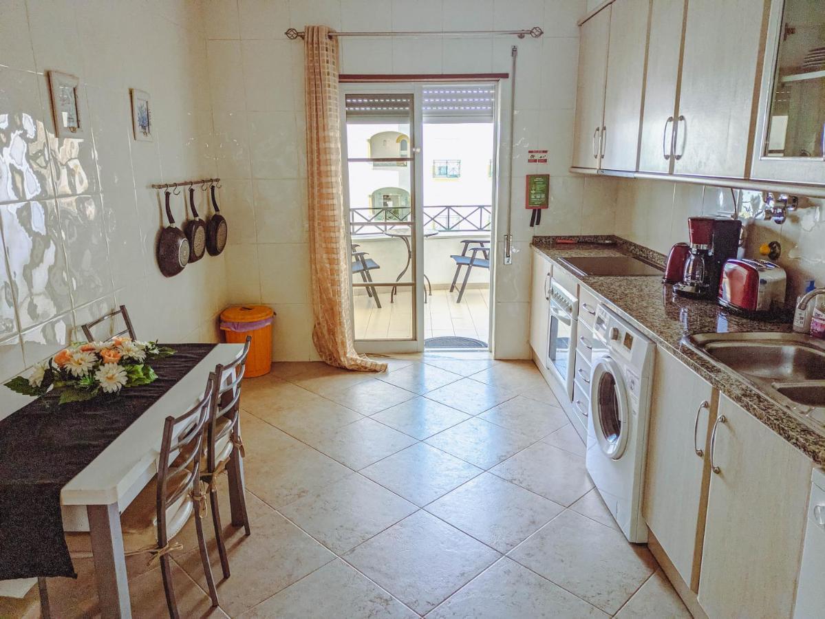 Two Bedroom Apartment - 110M2, Ac, Terrace, Wi-Fi Lagos Luaran gambar