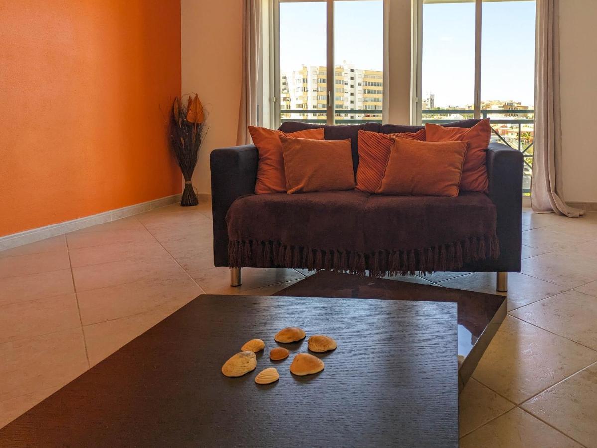 Two Bedroom Apartment - 110M2, Ac, Terrace, Wi-Fi Lagos Luaran gambar