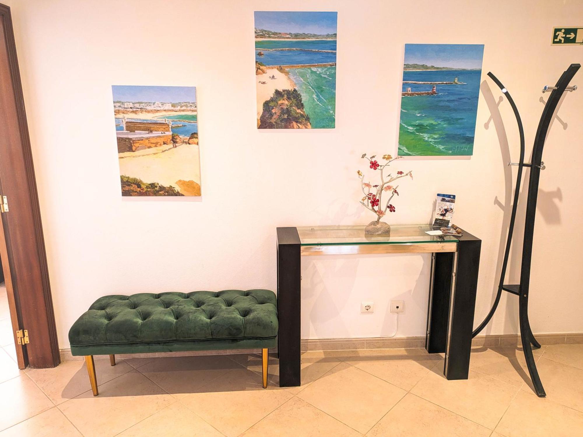 Two Bedroom Apartment - 110M2, Ac, Terrace, Wi-Fi Lagos Luaran gambar