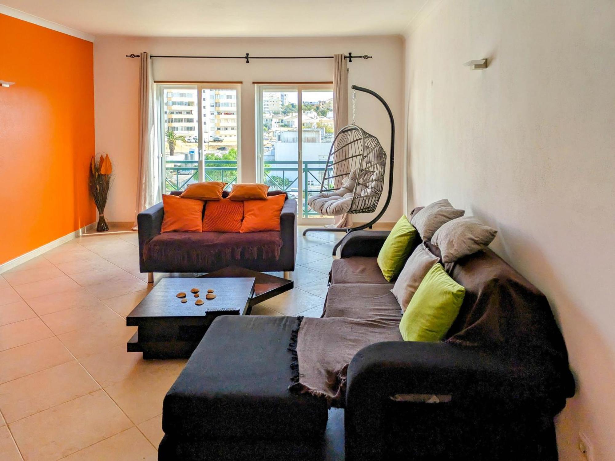 Two Bedroom Apartment - 110M2, Ac, Terrace, Wi-Fi Lagos Luaran gambar