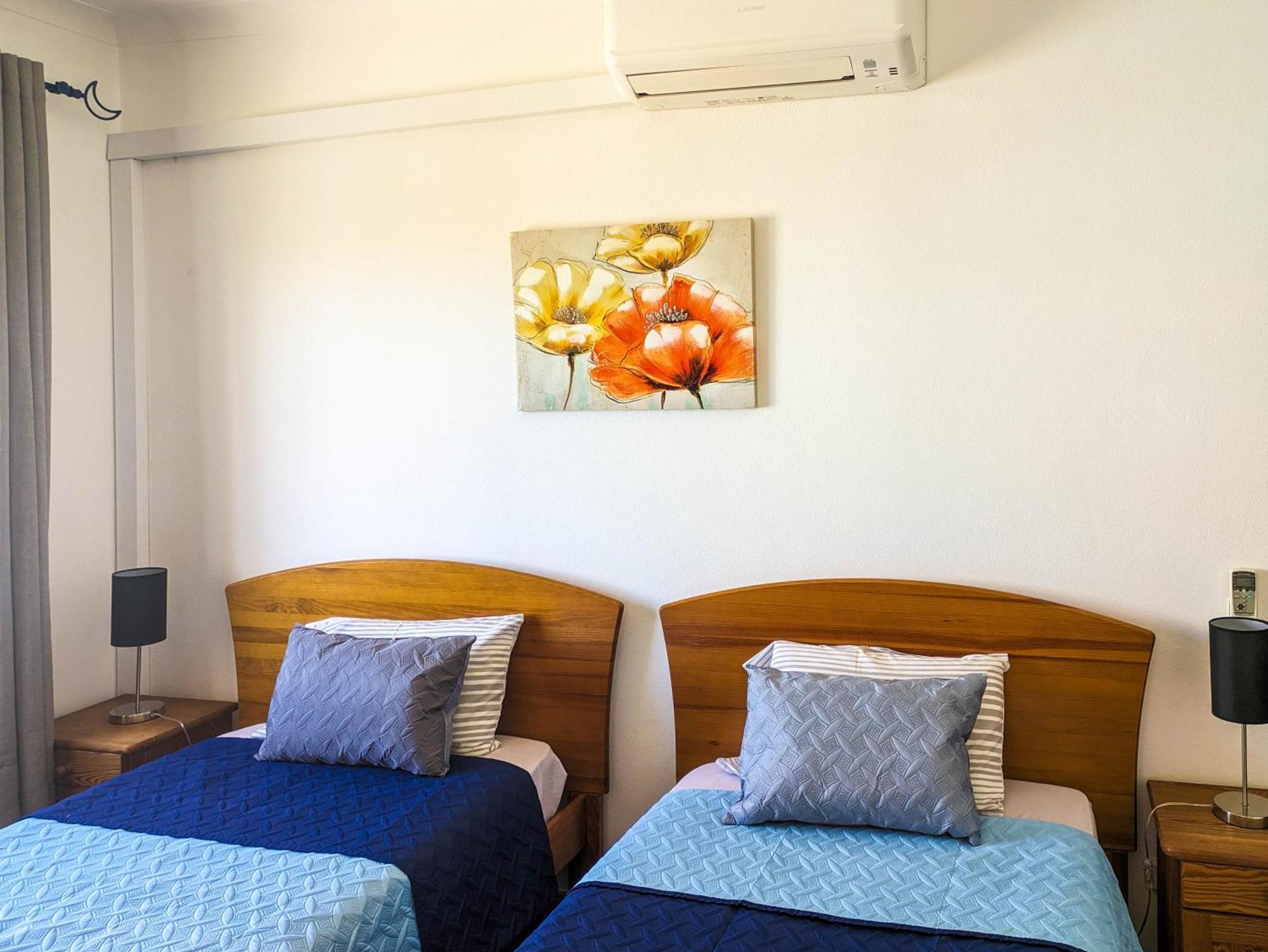 Two Bedroom Apartment - 110M2, Ac, Terrace, Wi-Fi Lagos Luaran gambar
