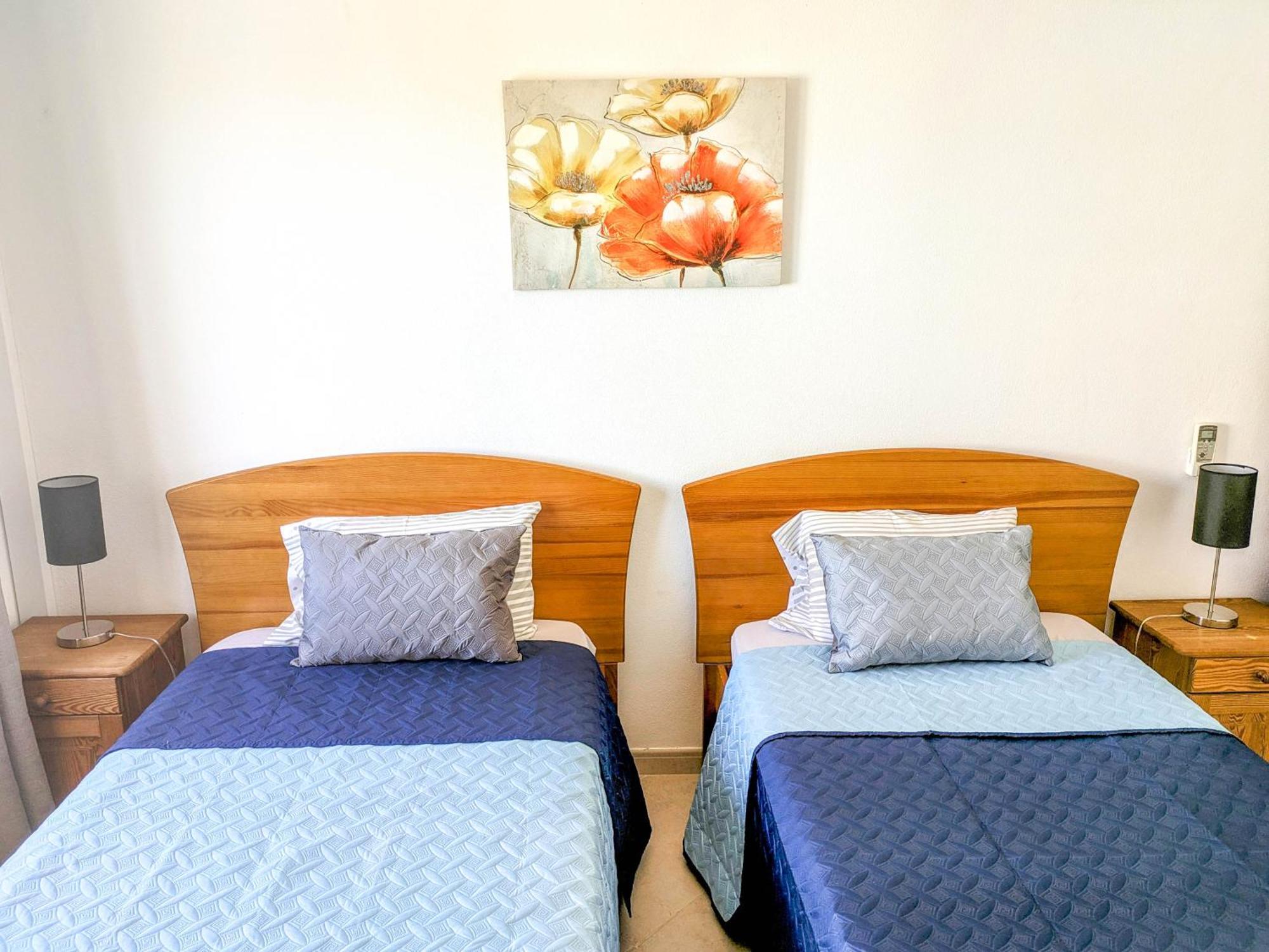 Two Bedroom Apartment - 110M2, Ac, Terrace, Wi-Fi Lagos Luaran gambar