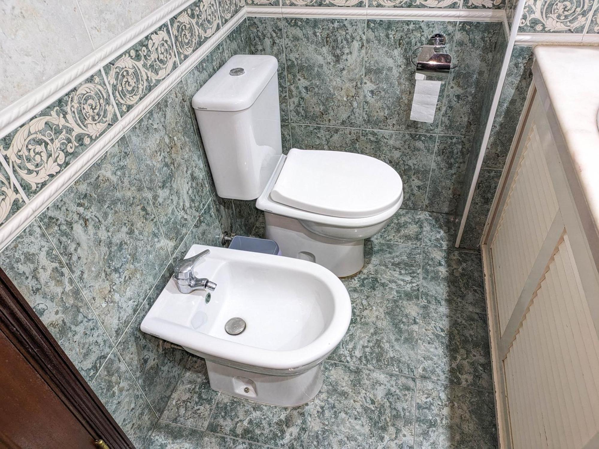 Two Bedroom Apartment - 110M2, Ac, Terrace, Wi-Fi Lagos Luaran gambar